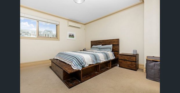 Chic, Cozy & Close to Everything - Photo 1