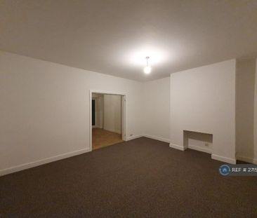 3 bedroom end of terrace house to rent - Photo 2