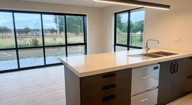 Modern 4 Bedroom Halswell Home - Photo 1