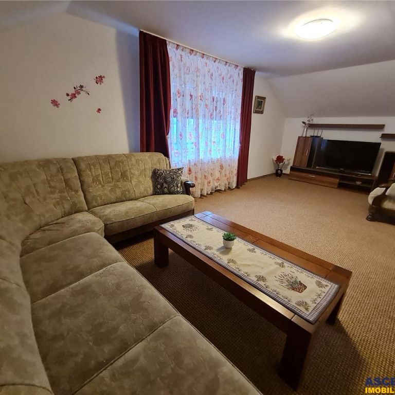 Vila cu 6 camere si garaj propriu, Centrul Istoric Drumul Po - Fotografie 1