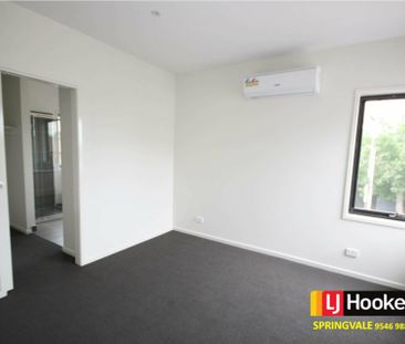 WALKING DISTANCE TO WELLINGTON SECONDARY COLLEGE - Photo 2
