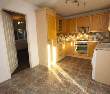 3 bedroom semi-detached house to rent - Photo 6