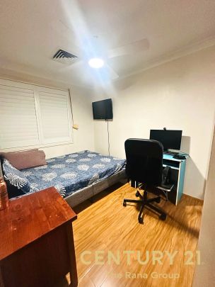 “Spacious & Energy-Efficient 3-Bedroom Home Near Penrith CBD” - Photo 1