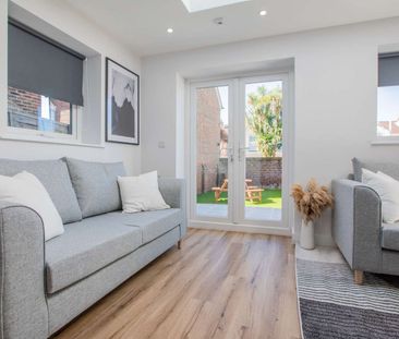 Double Ensuite Room in Luxury Modern HMO in Gladys Avenue, North En... - Photo 3