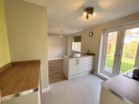 2 bedroom semi-detached house to rent - Photo 5