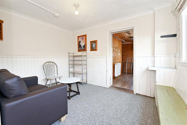 7 bedroom end of terrace house to rent - Photo 1