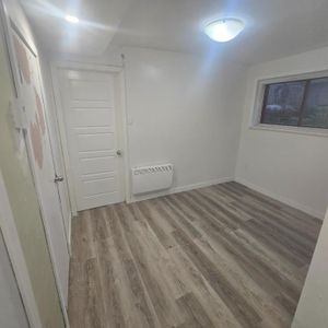 Newly renovated 2 1/2 for rent - Photo 2