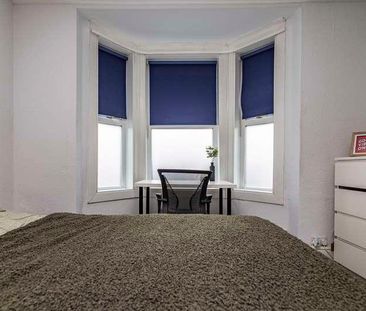 Modern Bedroom House, LN5 - Photo 6