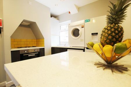 1 bedroom in a house share to rent - Photo 4