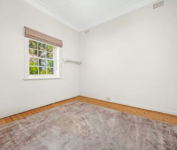 SPACIOUS 3 BEDROOM APARTMENT IN THE PRIME LOCATION - Photo 4