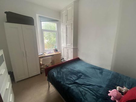 6 bedroom terraced house to rent - Photo 2