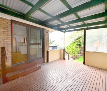 Family home of comfort and prime location! - Photo 2