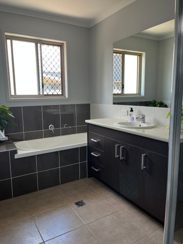 Morayfield - Photo 2