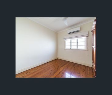 Charming Cottage in Sought-After Morningside Pocket! - Photo 3