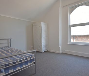 2 Bedroom Flat - Photo 4