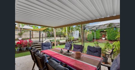 Lowset 4 bedroom home with pool! - Photo 4