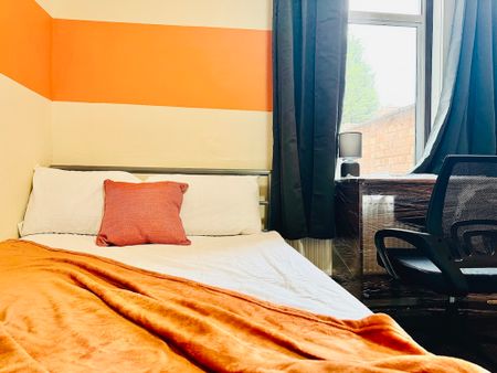 6 Bed Student Accommodation - Photo 3