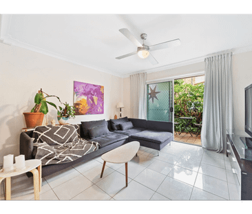 Spacious 3 Bedroom Townhouse - Photo 1