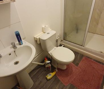 4 bedroom flat to rent - Photo 1