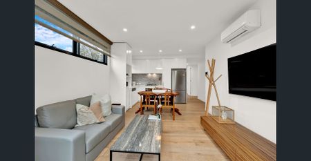 Tranquil Sanctuary in Elite Locale - FULLY FURNISHED - Photo 3