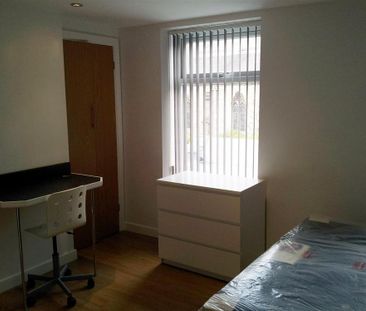 6 bedroom terraced house to rent - Photo 5