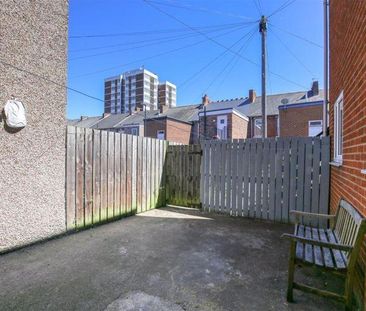 3 bedroom flat to rent - Photo 1