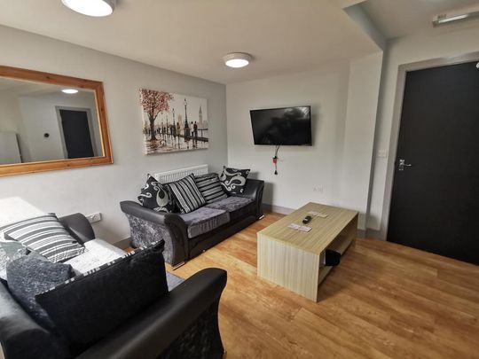 6 bedroom house to rent - Photo 1