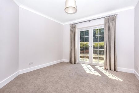 4 bedroom detached house to rent - Photo 3