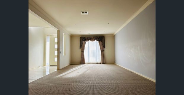 Family Home In Prime Location - Photo 1