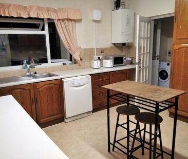 1 bedroom in a house share to rent - Photo 3