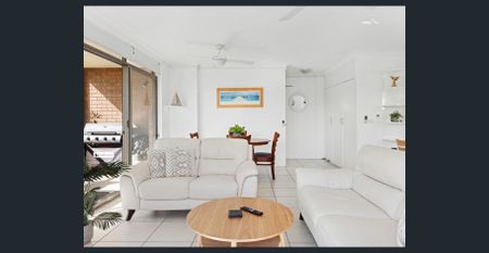 Two bedroom unit - Centrally Located - Photo 2