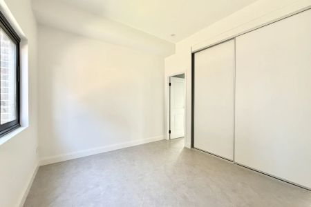 Contemporary Living in Ashfield Location - Photo 3