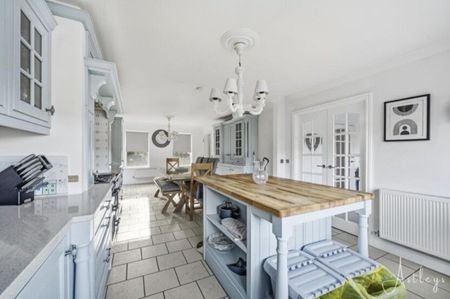 Henfaes Road, Neath, SA11 - Photo 3