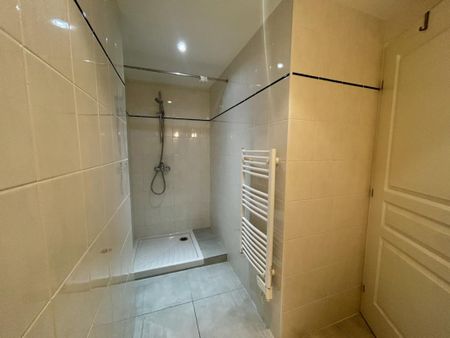 Location Appartement 2 pièces 45m² LA MOTTE SERVOLEX 73290 - Photo 3