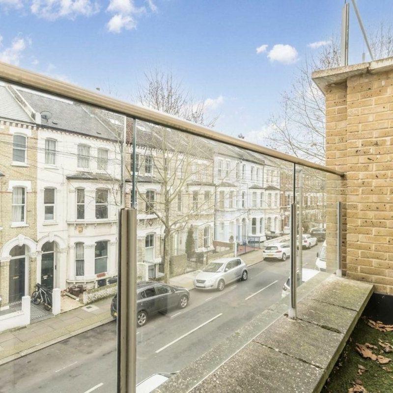 Strathblaine Road, SW11, London - Photo 1