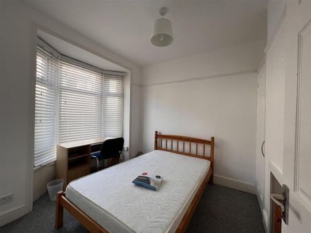 3 bedroom private hall to rent - Photo 3