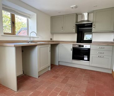 2 bedroom semi-detached house to rent - Photo 5