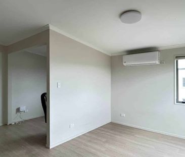 Modern One Bedroom Apartment - Photo 2