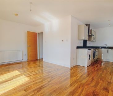 1 Bedroom Flat / Apartment to let - Photo 5