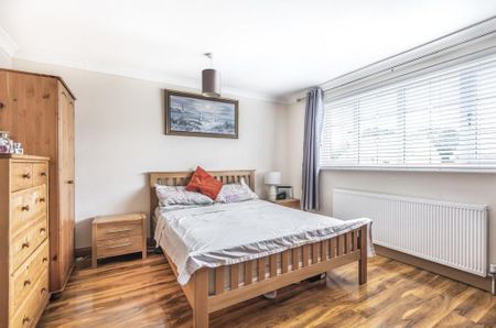 4 bedroom detached house to rent - Photo 3