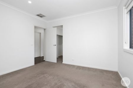LARGE FAMILY HOME AROUND THE CORNER FROM DELACOMBE TOWN CENTRE - Photo 3