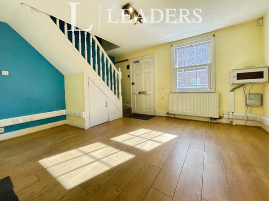 2 bedroom terraced to rent High Street, Kelvedon - Photo 1