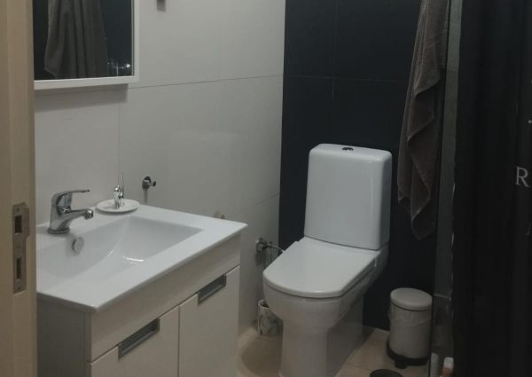 Alugo quarto em Linda a Velha ao lado da Carris