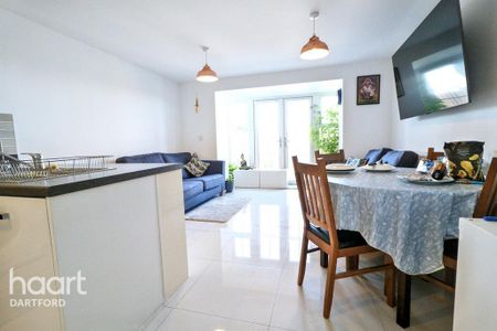 4 bedroom terraced house to rent - Photo 3