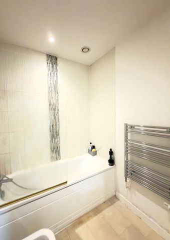 1 bedroom in a house share to rent - Photo 2