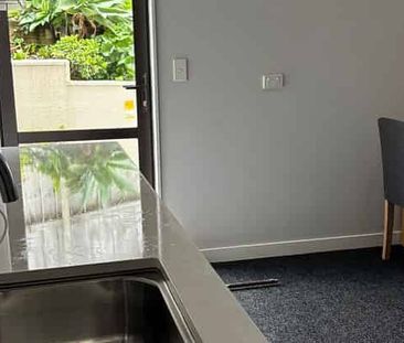 Rangitoto school zone, 2 bedroom unit - Photo 3