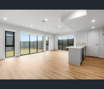 12 Dussehra St, Kalkallo, Vic 3064 - Photo 3