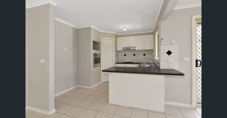 Spacious 3 Bedroom Home - Photo 2