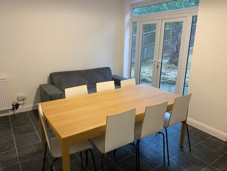 7 Bed Detached House, Bevendean Crescent, BN2 - Photo 4