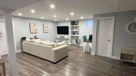 For Lease - 21 Ladder Cres Crescent Unit# Lower, East Gwillimbury, Ontario - Photo 2